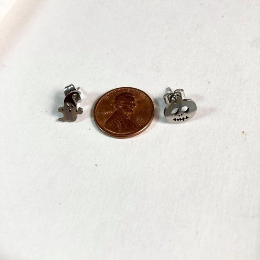 Silver Stainless Steel Mismatched Jack-O-Lantern and Ghost Earrings - Picture 6 of 8